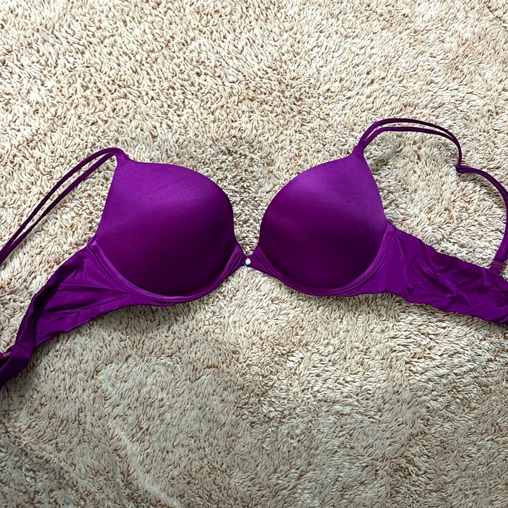 Size 34B push up bra. Victorias Secret. A lot of life left in it.